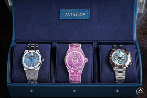 Pastel watches in Avi & Co. box