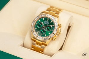 Rolex Daytona, 18K Yellow Gold, Green Index Dial, Oyster Bracelet, 40 mm