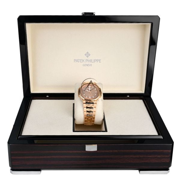 Patek Philippe Nautilus 7118/1R-010, 18K Rose Gold, Gold Opaline