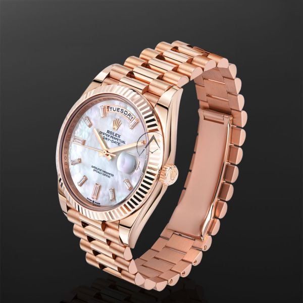 Rolex Day Date 40 228235, 18K Rose Gold, MOP Diamond Dial  display picture 3