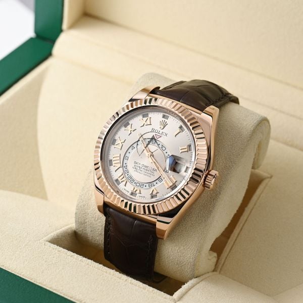 Rolex Sky-Dweller 326135, 18K Rose Gold, Sundust Dial, Alligator