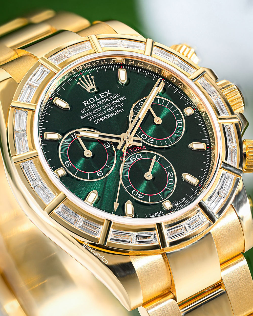 Rolex Daytona, 18K Yellow Gold, Green Index Dial, Oyster Bracelet, 40 mm