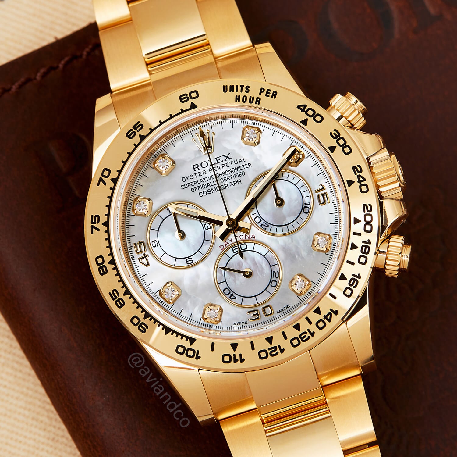 Rolex 18K Yellow Gold Cosmograph Daytona Watch with White Dial and Chronograph Function.