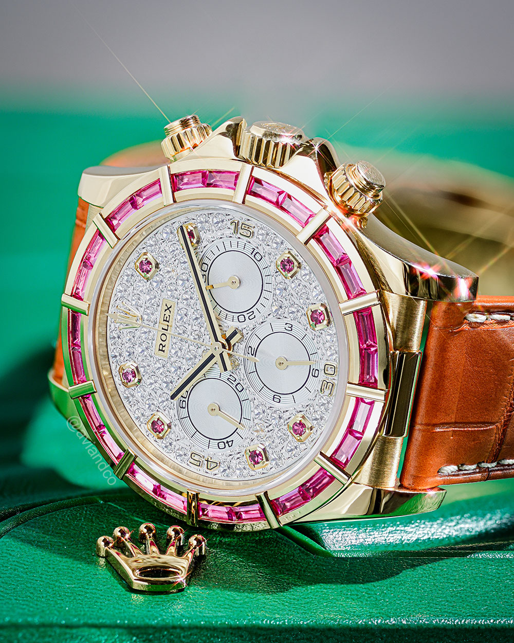 Rolex Cosmograph Daytona, 18K Yellow Gold, Diamond Bezel