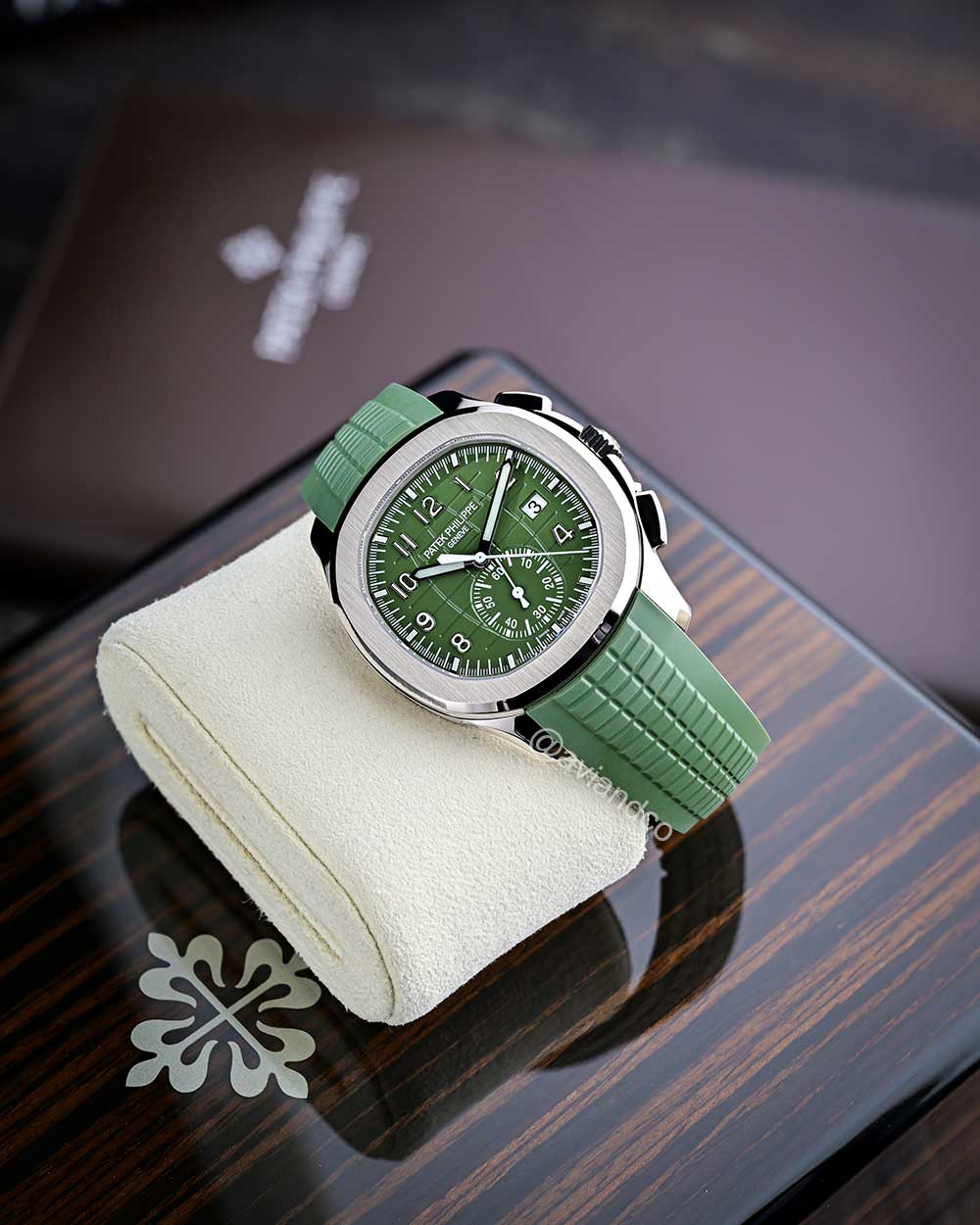 Patek Philippe Aquanaut, 18K White Gold, Green Dial