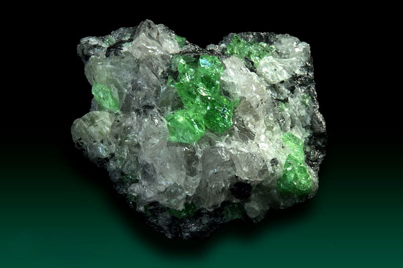 Tsavorite, a luxurious and durable choice for high-touch jewelry and watches