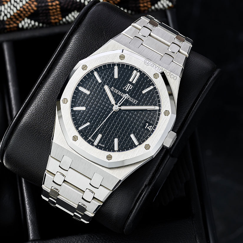 Audemars Piguet Royal Oak, stainless steel, black dial, 41 mm