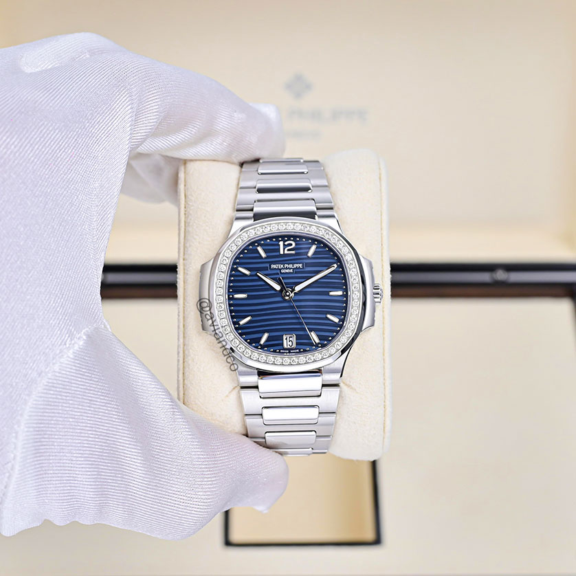 Patek Philippe Nautilus 7118/1200A-001, steel, diamond bezel, blue dial