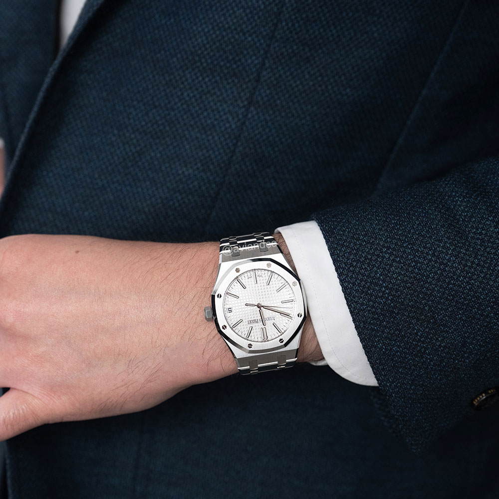 Audemars Piguet Royal Oak, 18K White Gold, Silver Dial, 33 mm