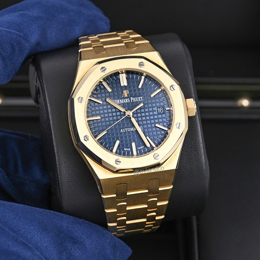 Audemars Piguet Royal Oak, 18K Yellow Gold, Blue Tapisserie Dial, 37 mm