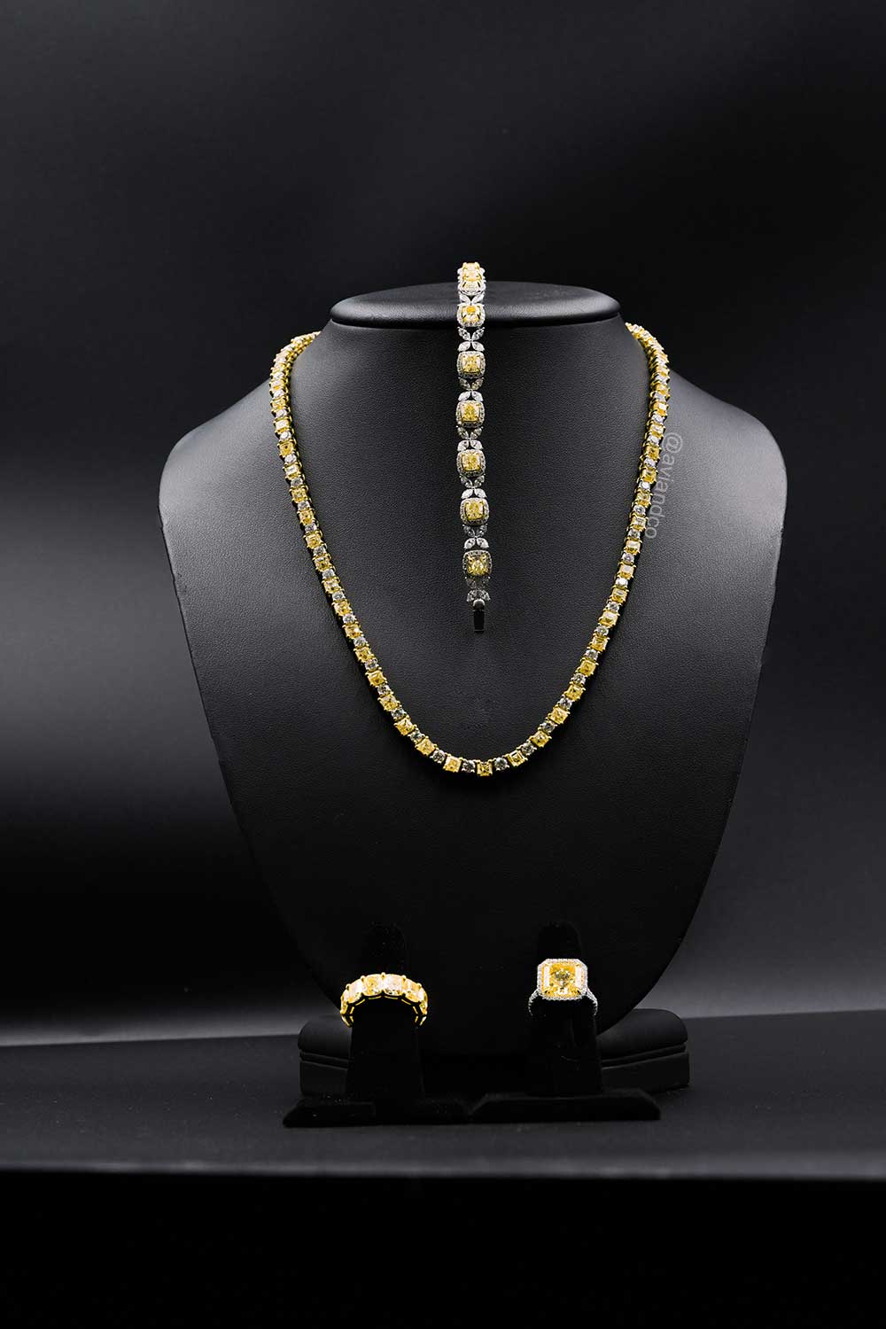 Show diamond-studded jewelry at Avi & Co.