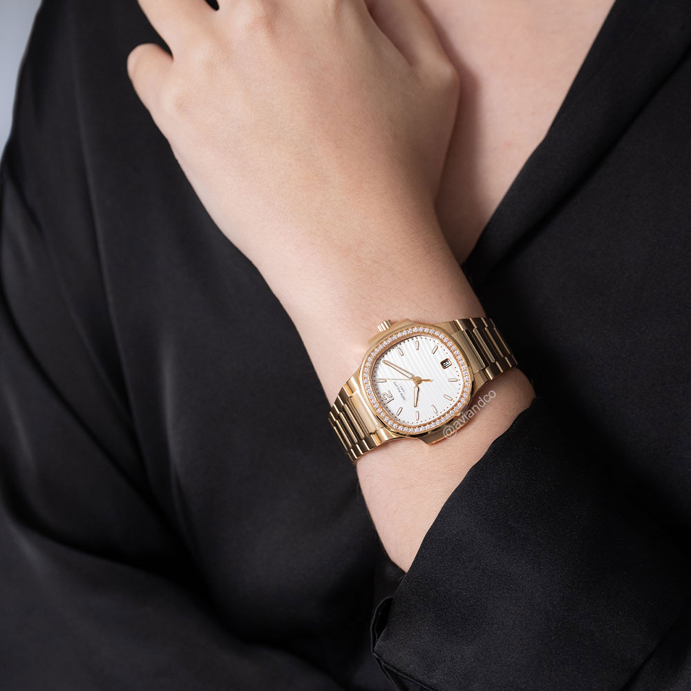 Patek Philippe Nautilus, 18K Rose Gold, Diamond Bezel, Silver Dial, 35 mm